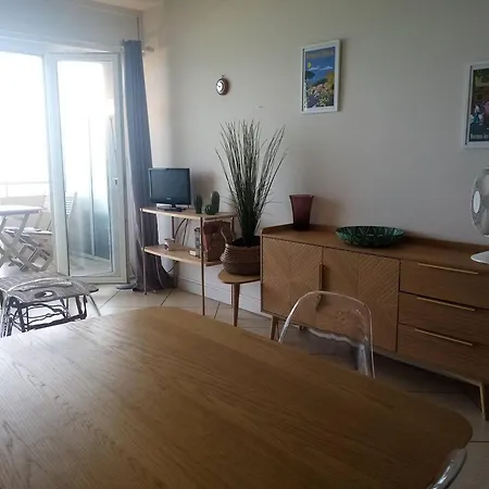 Le Lavandou, 2 Pieces, 4 Personnes - Fr-1-713-34 Apartment *
